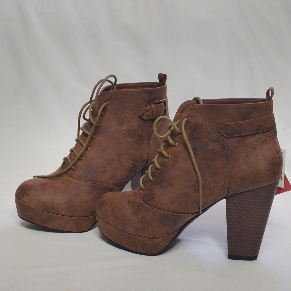 Hot Tomato 9W Lace up Platform Heeled Booties Tan Faux Leather Look Wide Width